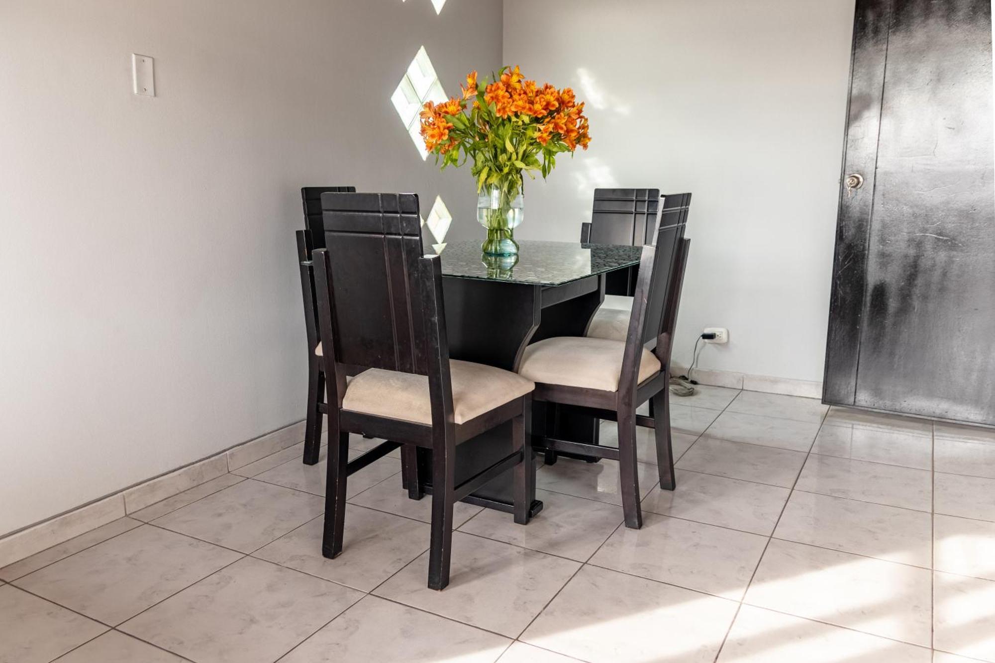 Habitacion Privada En Kzona, Cerca Al Aeropuerto, Ideal Para Escalas Y Tramites — Photos 1